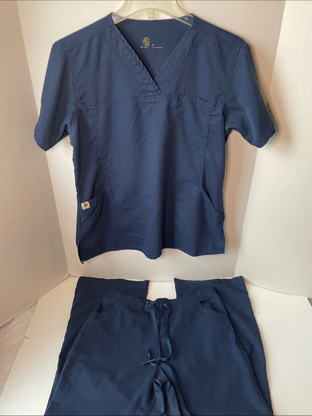 Carhartt Women's Medium Navy V-Neck Scrub Top & Drawstring Joggers